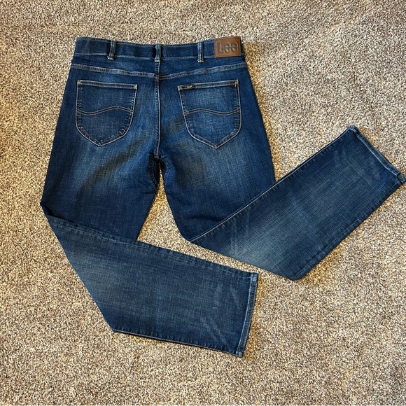 Mens Lee Extreme Motion MVP, Regular Fit Straight Leg, EUC, Dark Wash - Picture 9 of 13